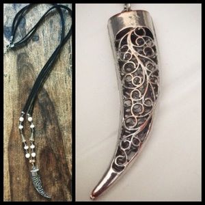 Silver Plate Elephant Tooth Necklace. 18"