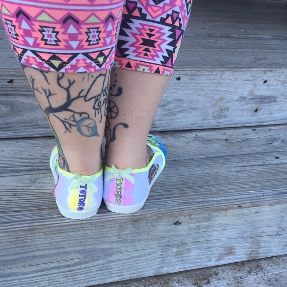 Hand painted totoro shoes pt. 2 - Picture 4 of 4