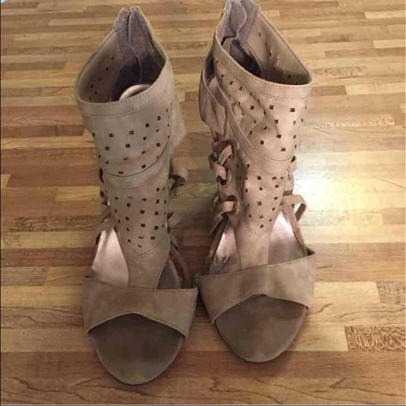 TAN BOOTIES SIZE 9