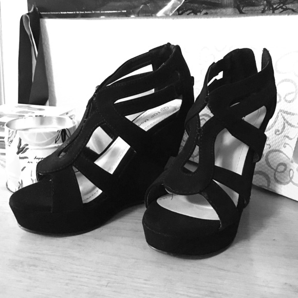 Sexy black wedge/heels!
