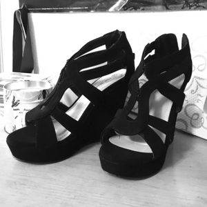 Sexy black wedge/heels!