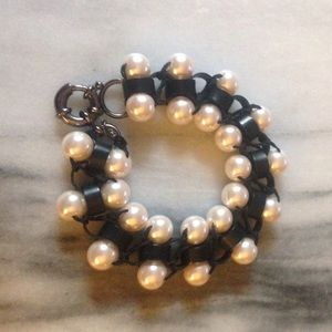 Lee angel pearl bracelet