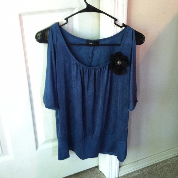 Comfortable Blue Blouse with Black Flower