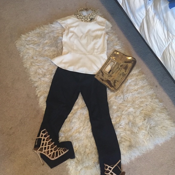 EXPRESS flared and fitted blouse. Silk