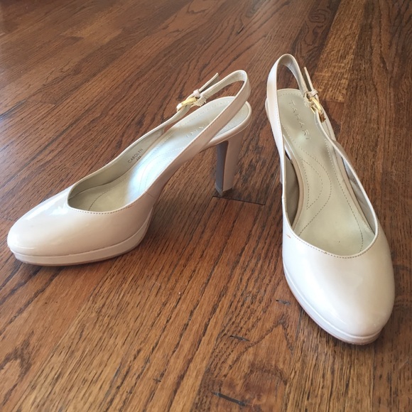 Tahari beige patent leather pumps - Picture 1 of 4