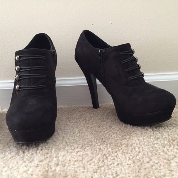 Set of two ankle booties - Size 7 - Picture 2 of 4