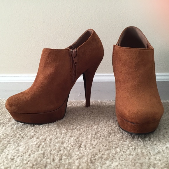Set of two ankle booties - Size 7 - Picture 3 of 4