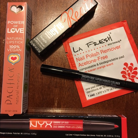 Makeup Bundle💋 - Picture 3 of 3