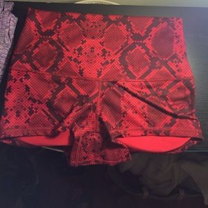 Lululemon boogie roll down shorts sz 6