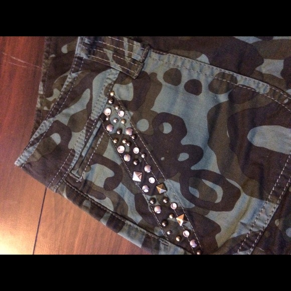 Express camo shorts - Picture 2 of 4