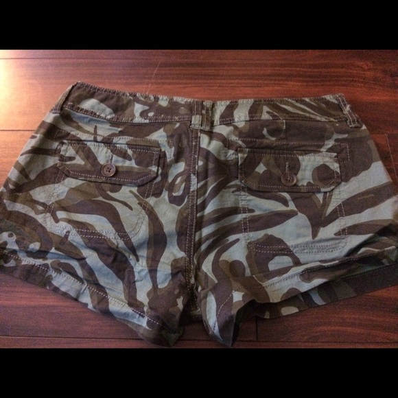 Express camo shorts - Picture 3 of 4