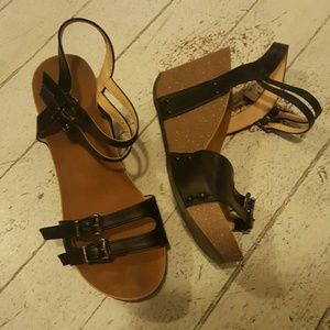 Black platform wedge