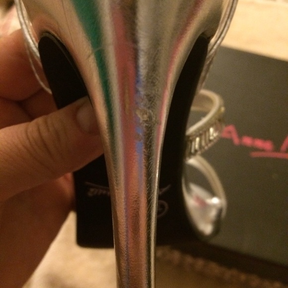 Silver high heels .PERFECT FOR THE HOLIDAYS - Picture 4 of 4