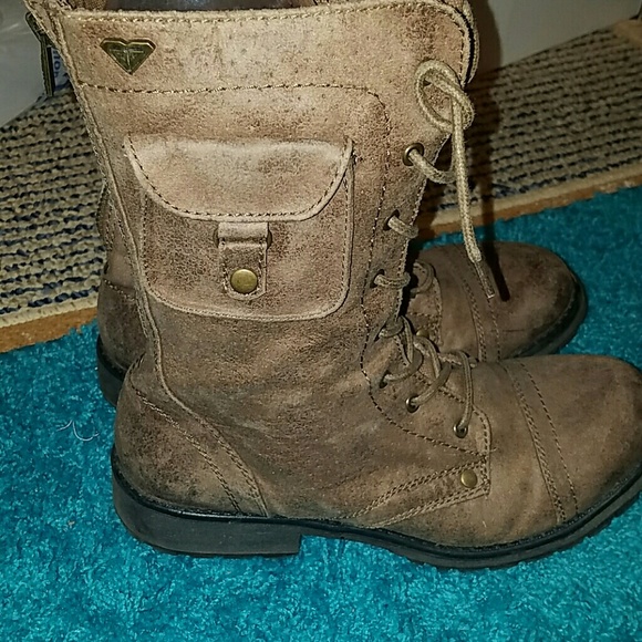 Combat boots