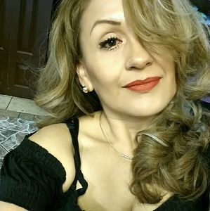 Meet your Posher, Antonia