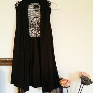 Flowy Hiplie Black Vest
