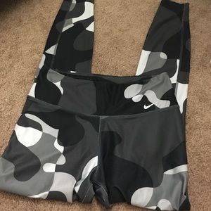 Nike Camo Dri-Fit Leggings Size M
