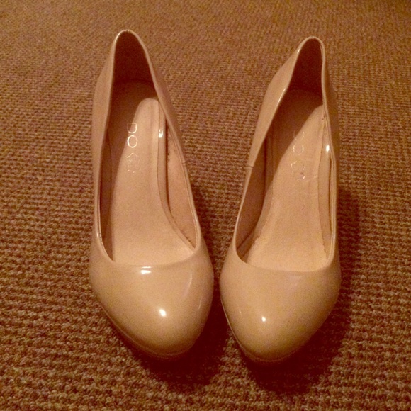Aldo Patent Leather 3+ inch Cream Pumps