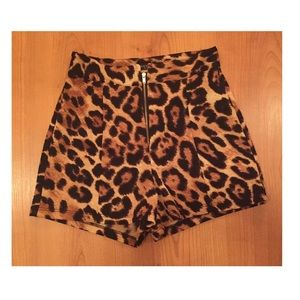 High Rise Leopard shorts