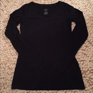 Black vneck long sleeve tshirt