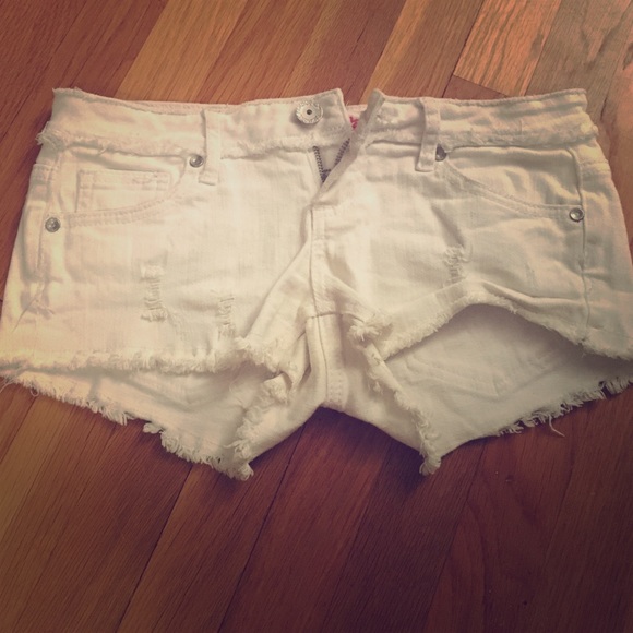 Almost famous white Jean shorts