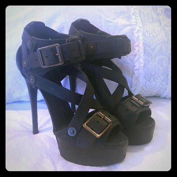 Burberry Shoes - BURBERRY Prorsum Pumps