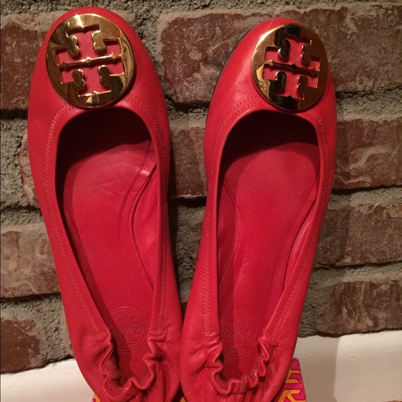 LIKE NEW -- Tory Burch Reva Flats. Size 7.5.