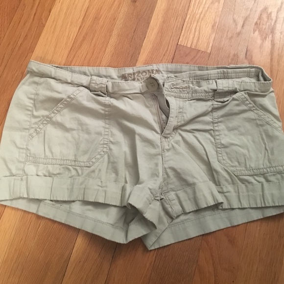 Arizona Jean co khaki colored shorts