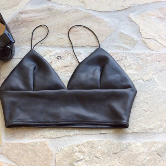 Missguided Leatherette Crop Top - Picture 3 of 4