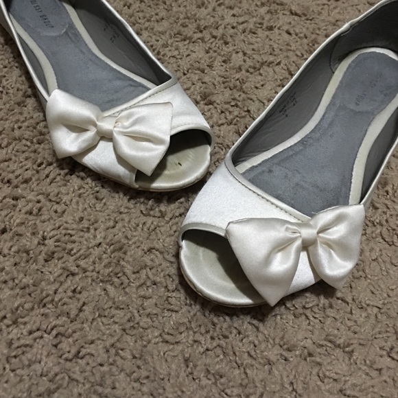 Wedding flats, satin with bow