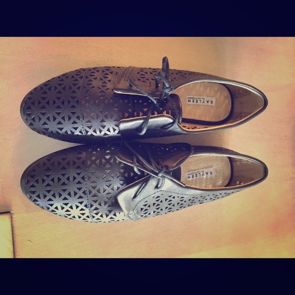 Kayleen by Los Angeles black flats