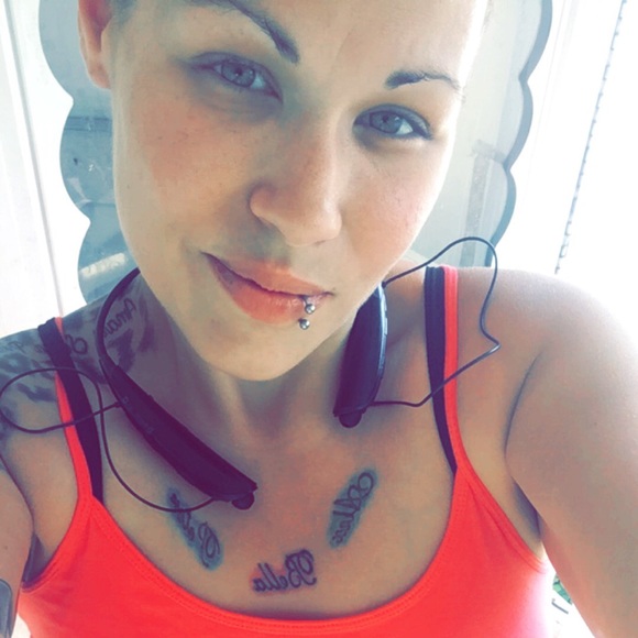 Meet your Posher, Val