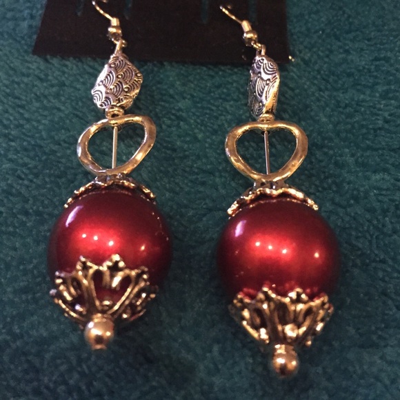 Earrings - Picture 2 of 3