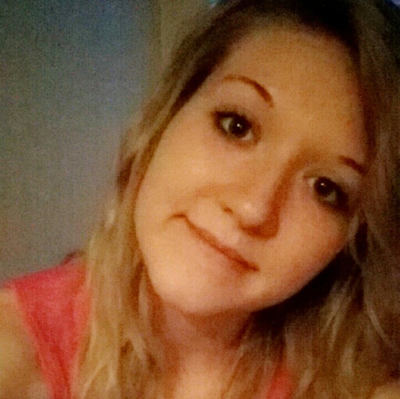 Meet your Posher, Danielle - Picture 2 of 4