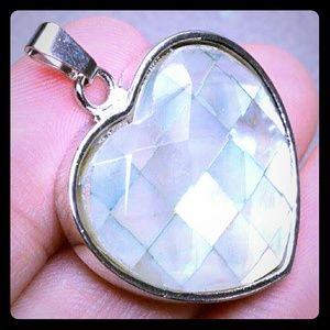 Moving Sale❤LOVE HEART NATURAL PENDANT