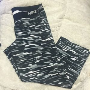 Nike Pro Capris