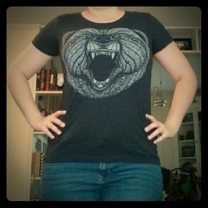 NWOT. Tribal bear fitted tee.