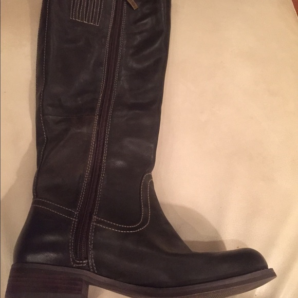 Brown leather guess boots