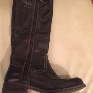 Brown leather guess boots