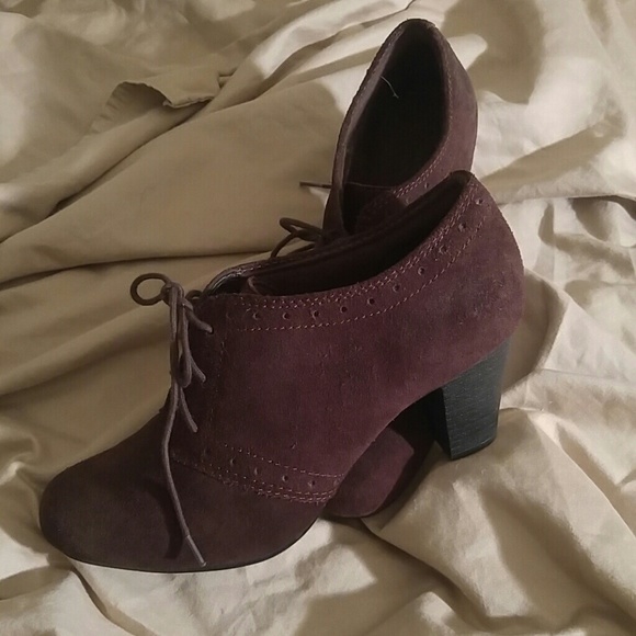 Brown high heal boots.