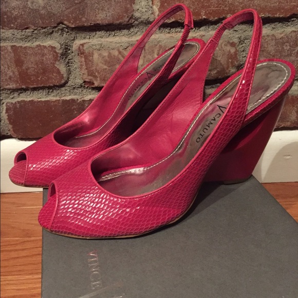 Vince Camuto Leather Cutout Wedge Heel - SZ 8