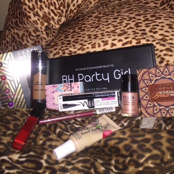 Makeup bundle 💋 ⚡️ OFFERS WELCOMED⚡️