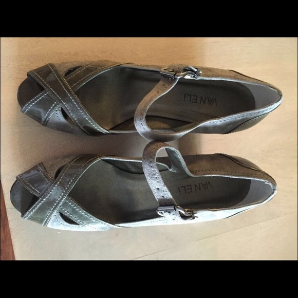 Vaneli open toe wedges