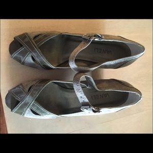 Vaneli open toe wedges