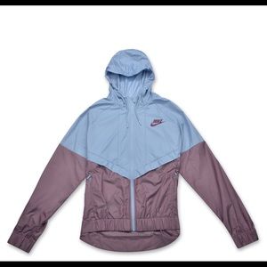 FINAL PRICE: Nike Woman's Wind Runner