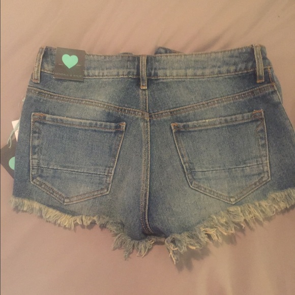 Sold NWT Kendall and Kylie Cutoffs - Picture 2 of 3