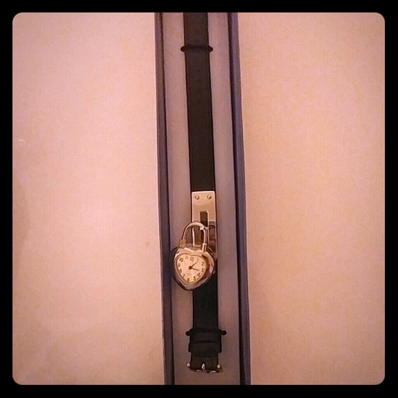 Heart locket watch - Picture 1 of 1