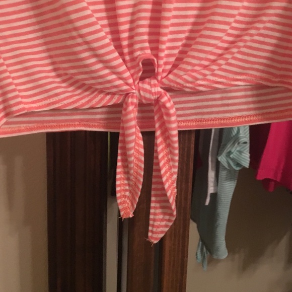 Crop top - Picture 2 of 2