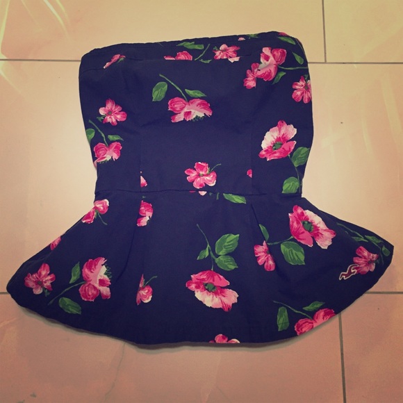 Strapless flora Hollister top