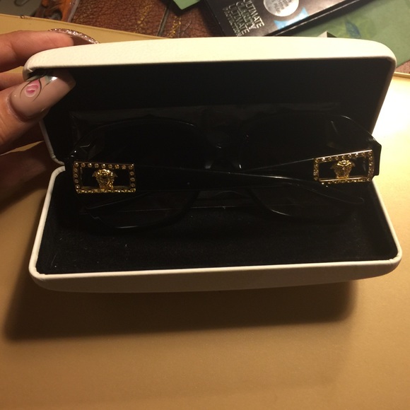 Versace sunglasses black and gold like new - Picture 4 of 4